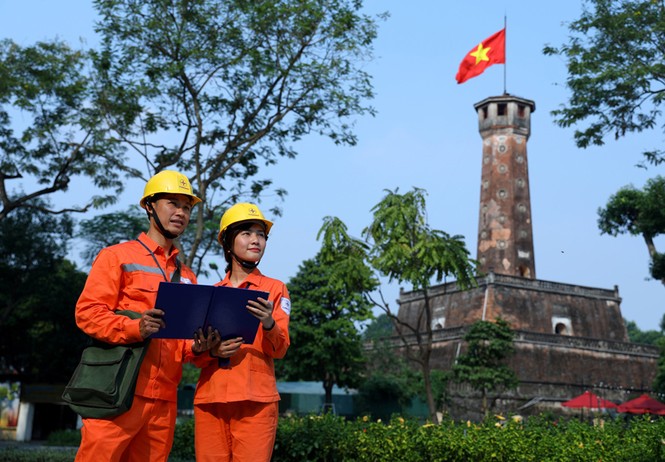 Đảm bảo điện phục vụ nhân dân Thủ đô dịp Tết Dương lịch - ảnh 1