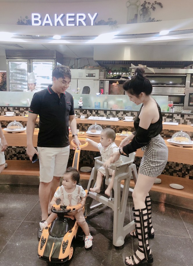 Gia đình nhỏ hạnh phúc của cặp vợ chồng nữ doanh nhân Phan Phạm Phương Uyên - ảnh 3