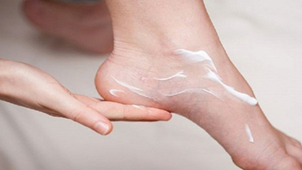 Bật mí nguyên nhân và cách điều trị bệnh vảy nến ở chân - ảnh 2