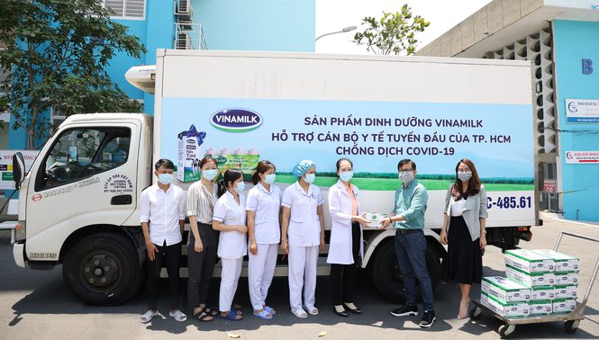 Vinamilk đồng hành tiếp sức cho đội ngũ cán bộ y tế tuyến đầu chống dịch - ảnh 1