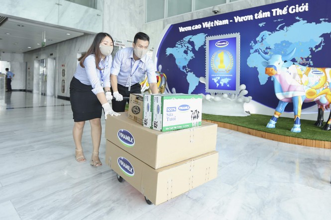 Ủng hộ ngày lương, nhân viên Vinamilk gây quỹ bảo vệ trẻ em khó khăn vì COVID - ảnh 1