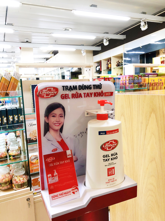 Unilever cùng Cảng hàng không quốc tế Tân Sơn Nhất phòng dịch cho hành khách - ảnh 2