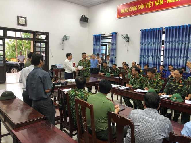 Vietcombank ủng hộ 11 tỷ đồng, chung tay cùng cán bộ, chiến sỹ và đồng bào miền Trung - ảnh 4
