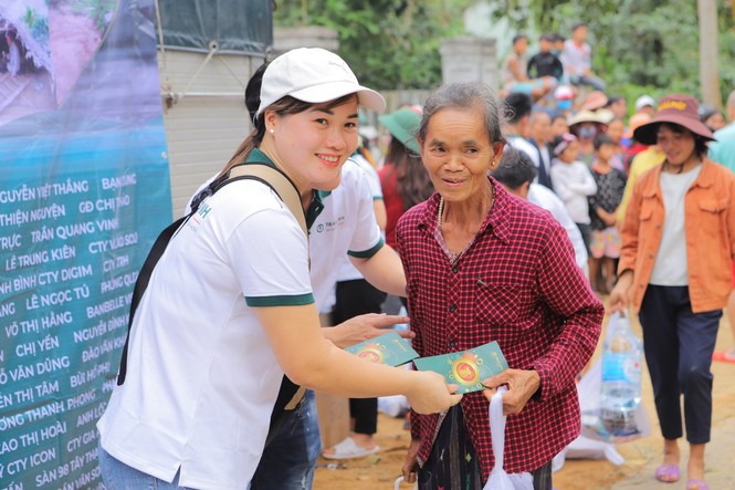 Hành trình 'Sẻ chia yêu thương cùng đồng bào miền Trung' của Trần Anh Group - ảnh 1