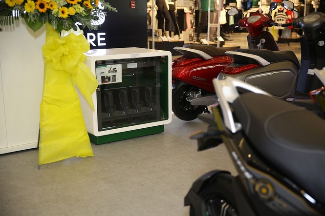 VinFast đồng loạt khai trương 21 showroom ô tô và xe máy điện - ảnh 2