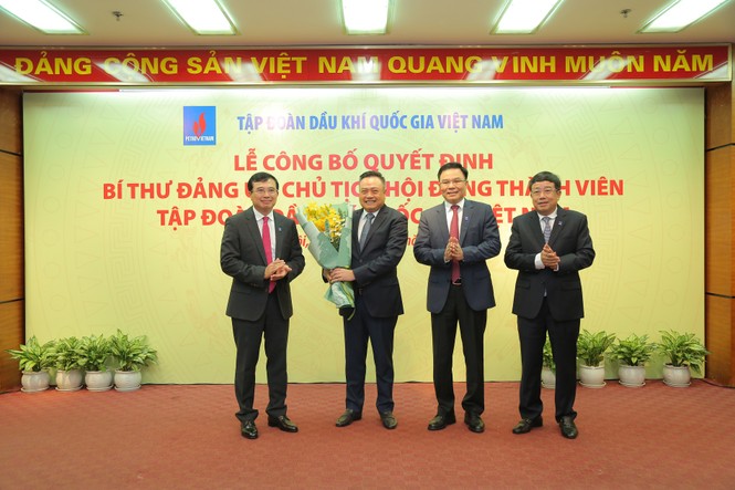 Trao quyết định cho Chủ tịch HĐQT PVN Hoàng Quốc Vượng - ảnh 2