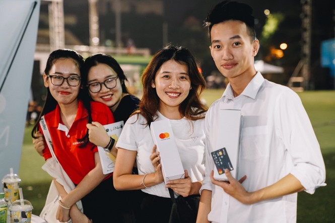 Thanh toán không tiền mặt và “thế hệ số” - ảnh 2