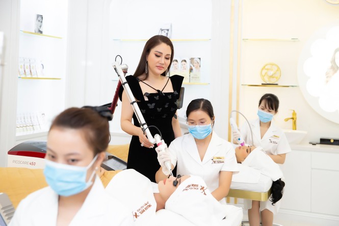 Người phụ nữ đứng sau nhan sắc của hàng triệu phụ nữ Việt - ảnh 2