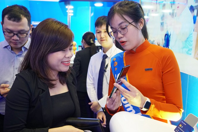 Ngân hàng Việt Nam đầu tiên triển khai công nghệ Tap To Phone và NFC - ảnh 4