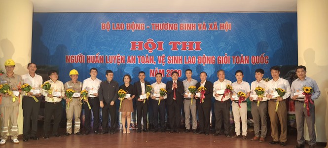 EVNHANOI giành giải A Người huấn luyện an toàn, vệ sinh lao động giỏi toàn quốc năm 2020 - ảnh 2
