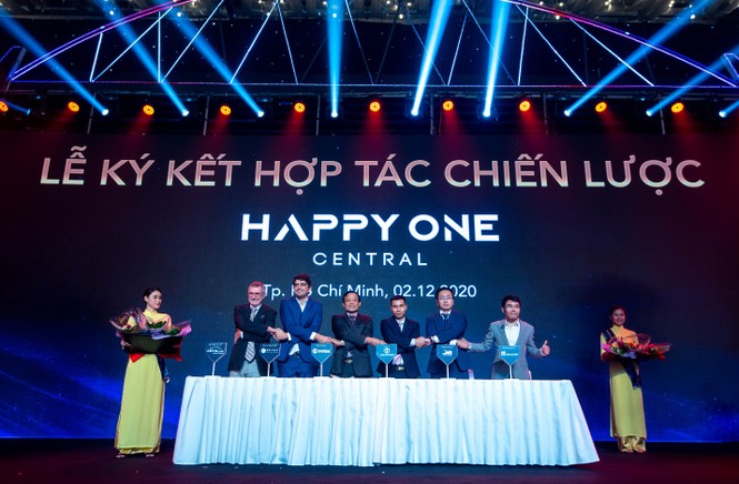 Hàng nghìn chiến binh đổ bộ về TP Thủ Dầu Một hậu 'Kick Off' - ảnh 1