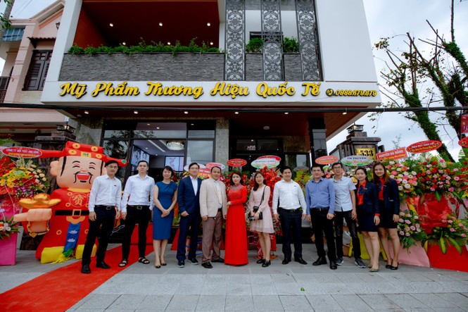 Lễ khai trương hoành tráng của thương hiệu mỹ phẩm quốc tế Huong CEO - ảnh 1