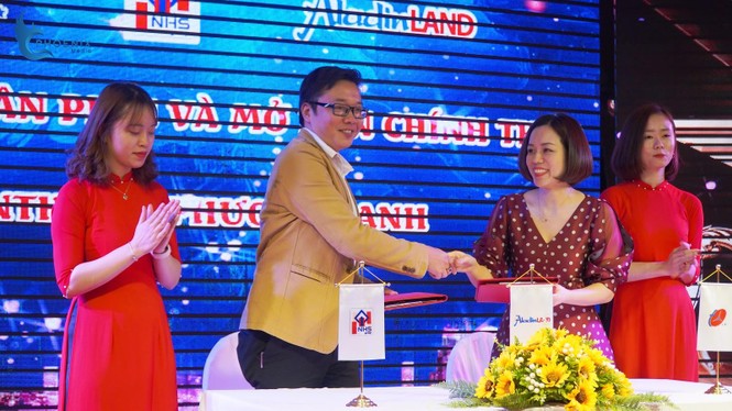 Hàng trăm khách hàng tham dự Lễ ký kết phân phối, mở bán dự án NTHome Phương Canh - ảnh 3