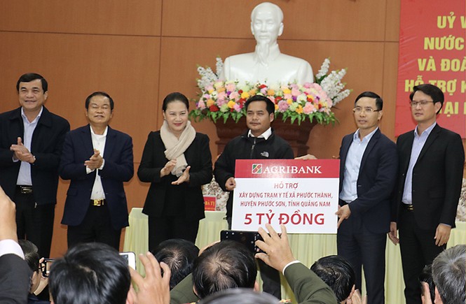 Agribank ủng hộ 5 tỷ đồng khắc phục hậu quả lũ lụt tại huyện Phước Sơn, tỉnh Quảng Nam - ảnh 1