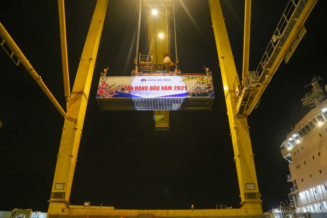 Các cảng biển VIMC đón những tấn hàng đầu năm 2021 - ảnh 3