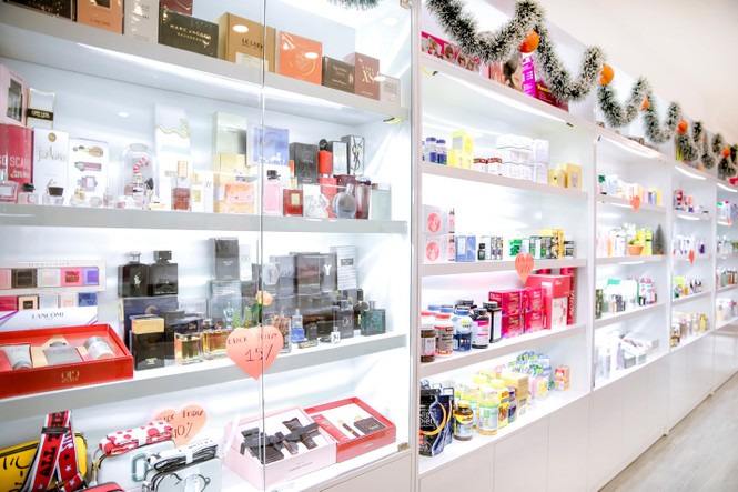 Lạc lối vào thiên đường mỹ phẩm, thời trang – Trần Phi Yến Store - ảnh 4