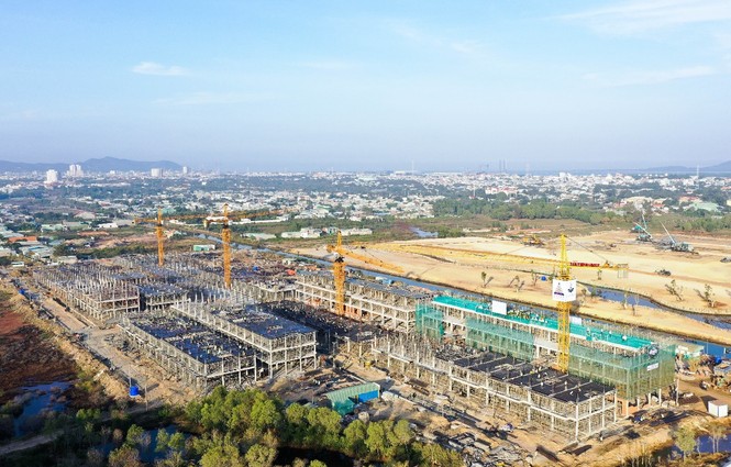 Cất nóc nhà phố vườn thuộc giai đoạn 1 dự án La Vida Residences - ảnh 2