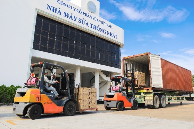 Vinamilk ‘xông đất’ 2021 với lô hàng lớn gồm sữa hạt và sữa đặc xuất khẩu đi Trung Quốc - ảnh 2