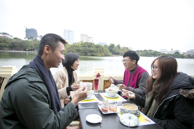 Nhà hàng Thủy Tạ: 'Sợi dây' gắn kết người Hà Nội nay với nét thanh lịch Hà Thành - ảnh 1