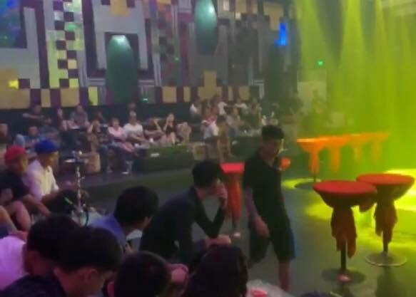 Hàng trăm nam, nữ phê ma túy trong quán bar - ảnh 1