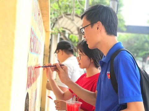 Tuổi trẻ ‘thổi hồn’ vào những bức tường vô tri - ảnh 6