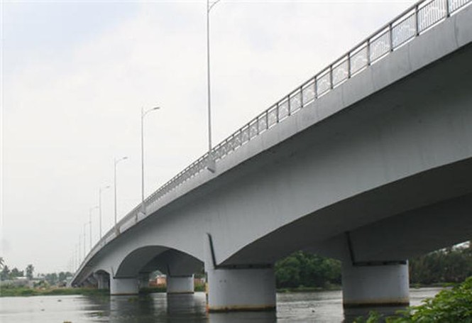Người nhái đang tích cực tìm kiếm nạn nhân mất tích trên sông Sài Gòn - ảnh 1