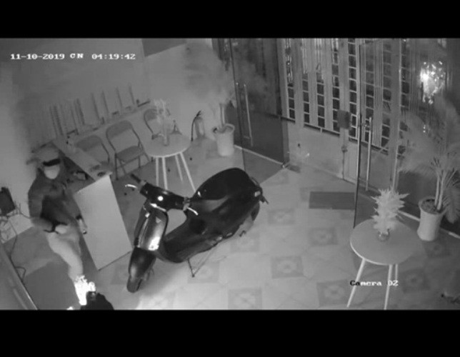 Bình Dương: Trộm đột nhập công ty lấy hết tài sản - ảnh 2