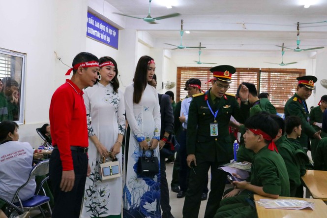 Hàng nghìn “chiến sĩ Hola” tham gia hiến máu tình nguyện - ảnh 2
