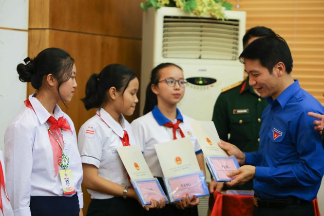 Tuyên dương 13 Đại biểu Đại hội cháu ngoan Bác Hồ là con cán bộ, chiến sĩ trong Quân đội - ảnh 4