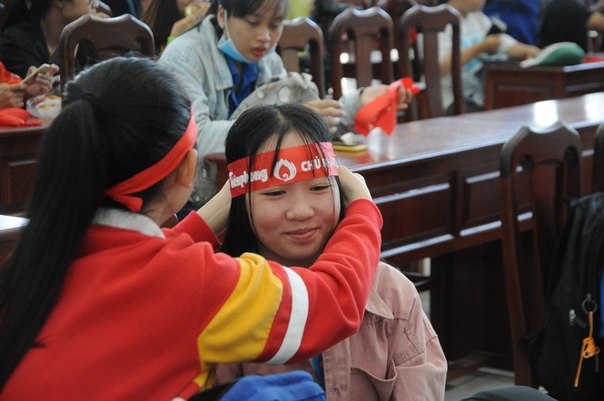 Hàng trăm bạn trẻ có mặt từ sớm tham gia Chủ Nhật Đỏ tại Kiên Giang - ảnh 8