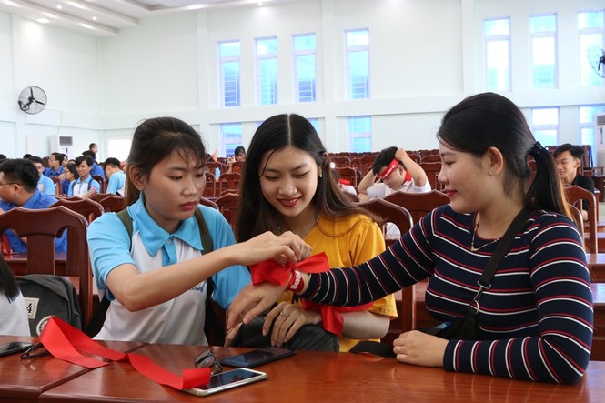 Hàng trăm bạn trẻ có mặt từ sớm tham gia Chủ Nhật Đỏ tại Kiên Giang - ảnh 9