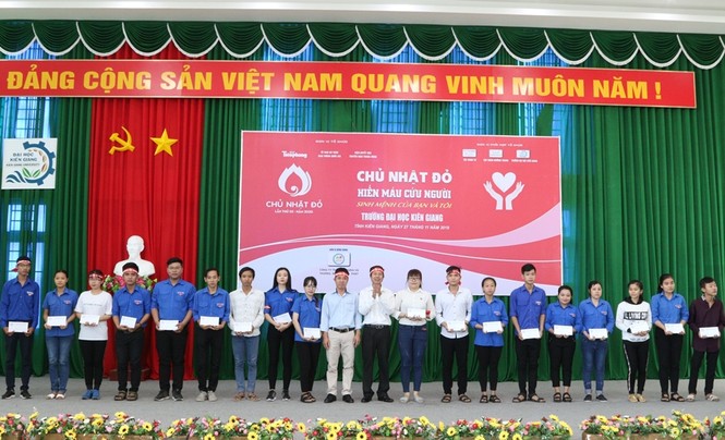 Những tấm lòng nhân ái sẽ ngày càng nhân rộng - ảnh 7