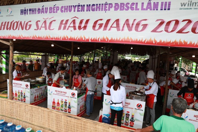 Chạy Marathon, trồng cây xanh ‘chống biến đổi khí hậu’ - ảnh 10