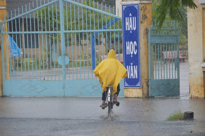 Kết thúc thi Toán: Thí sinh hớn hở, cập nhật lời giải - ảnh 9