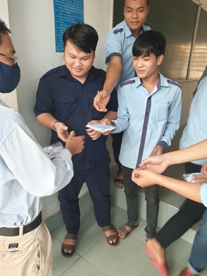 Sinh viên An Giang may 5000 khẩu trang phòng dịch Covid - 19 - ảnh 5