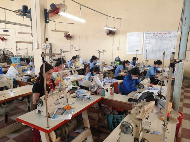Sinh viên An Giang may 5000 khẩu trang phòng dịch Covid - 19 - ảnh 2