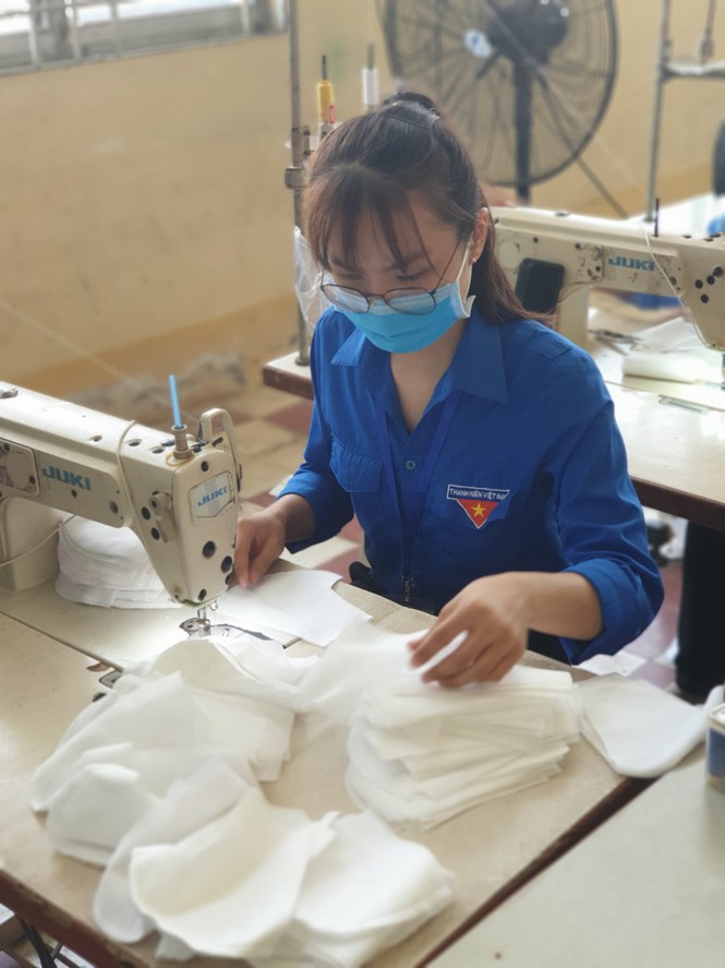 Sinh viên An Giang may 5000 khẩu trang phòng dịch Covid - 19 - ảnh 1