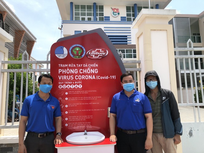 Bến Tre lắp trạm rửa tay dã chiến phòng dịch COVID - 19 - ảnh 1