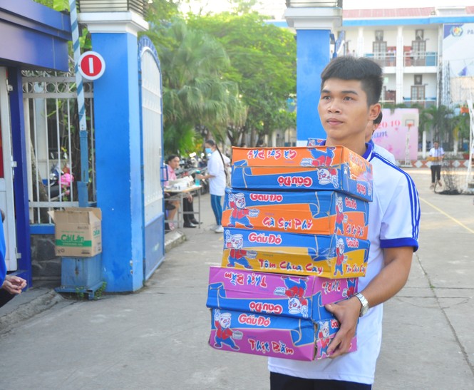 Chuyến xe Ứớc mơ của tuổi trẻ Cần Thơ đến với đồng bào miền Trung - ảnh 7