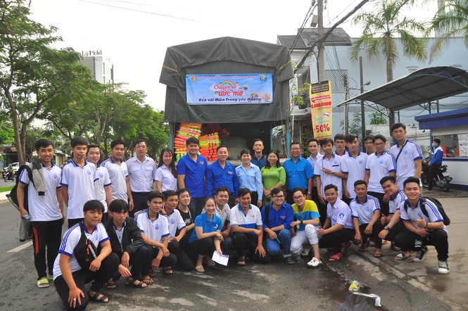 Chuyến xe Ứớc mơ của tuổi trẻ Cần Thơ đến với đồng bào miền Trung - ảnh 8