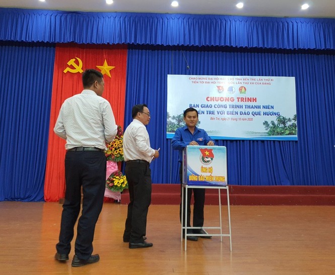 Tuổi trẻ ĐBSCL ủng hộ đồng bào lũ lụt miền Trung - ảnh 1