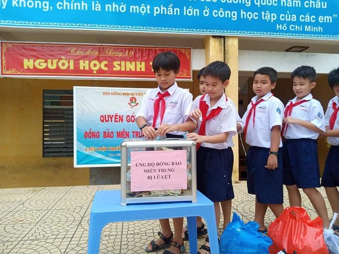 Cảm động với hình ảnh học sinh dân tộc ủng hộ đồng bào miền Trung - ảnh 5