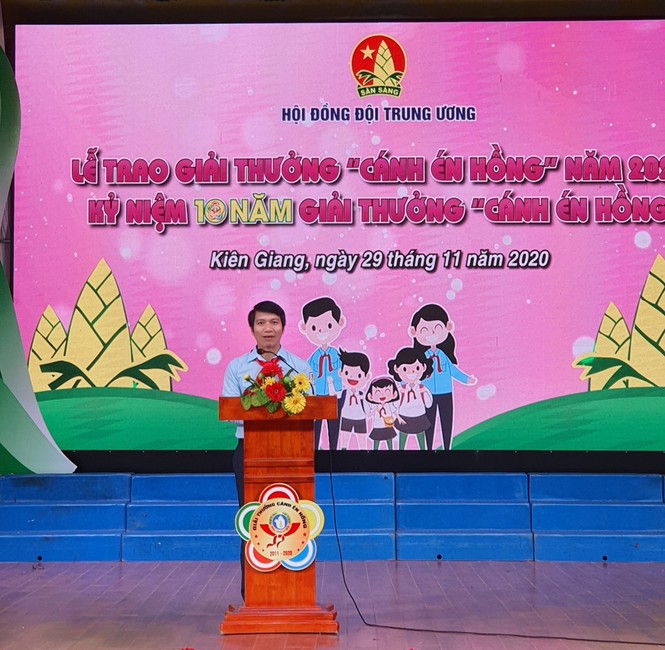 Tuyên dương những 'Cánh én hồng' vì học sinh thân yêu - ảnh 2