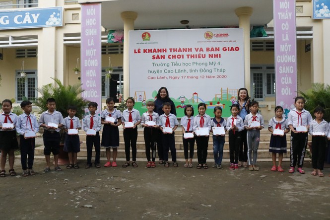 Hội đồng đội Trung ương tặng sân chơi cho thiếu nhi Đồng Tháp gần 1 tỷ đồng - ảnh 3