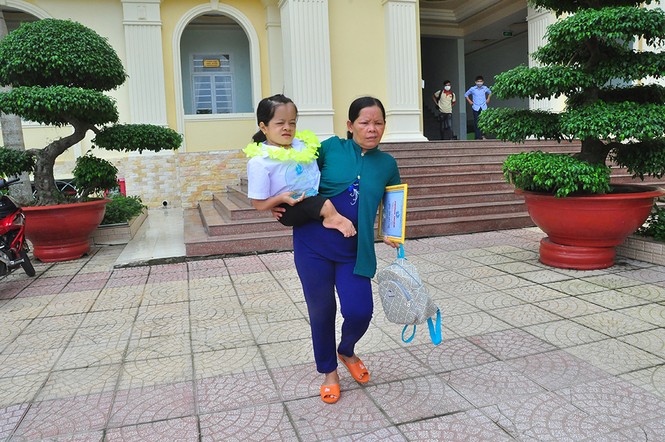 Cảm động với nghị lực của nữ sinh nhiễm chất độc da cam - ảnh 6