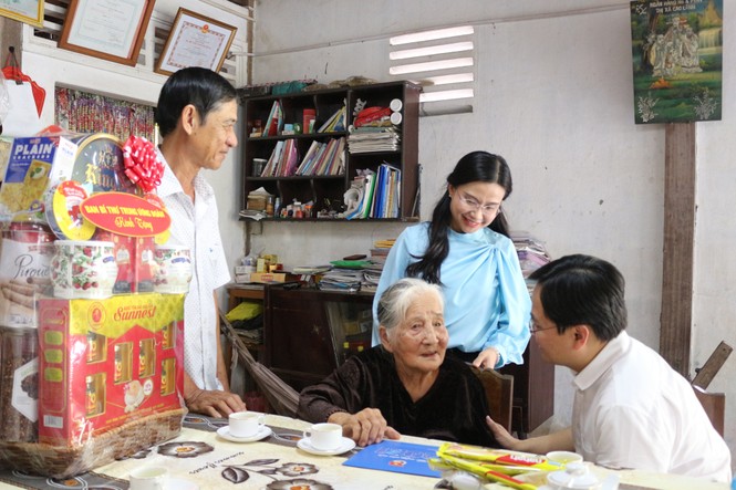 Bí thư thứ nhất Trung ương Đoàn chúc tết tại Đồng Tháp - ảnh 1