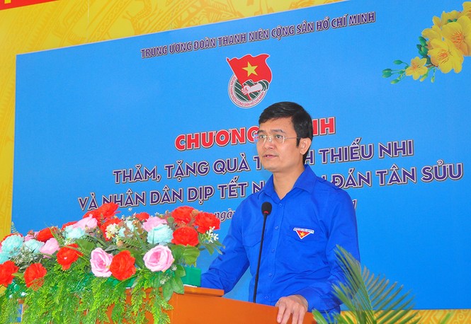 Trung ương Đoàn tặng gần 1 tỷ đồng cho người dân Đồng Tháp vui xuân, đón tết - ảnh 8