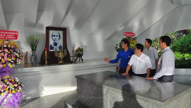 Trung ương Đoàn tặng gần 1 tỷ đồng cho người dân Đồng Tháp vui xuân, đón tết - ảnh 18