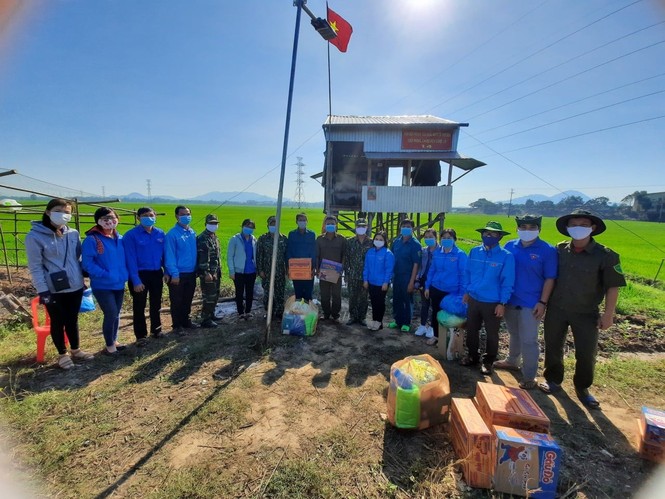 'Thắp sáng biên cương', ngăn chặn COVID -19 - ảnh 10