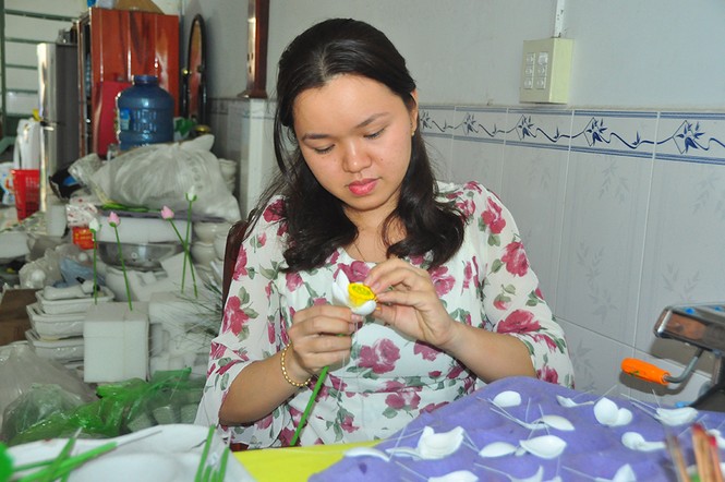Tình yêu hoa từ đất sét của nữ thạc sỹ 9X ở Cần Thơ - ảnh 1